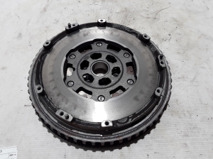  Clutch flywheel 