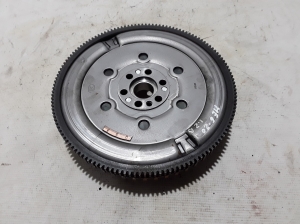  Clutch flywheel 