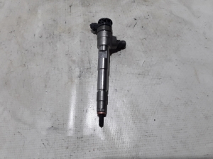  Fuel injector 