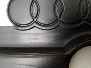 AUDI A4 B5 (1994–2001) Motorabdeckung 058103724D - 2