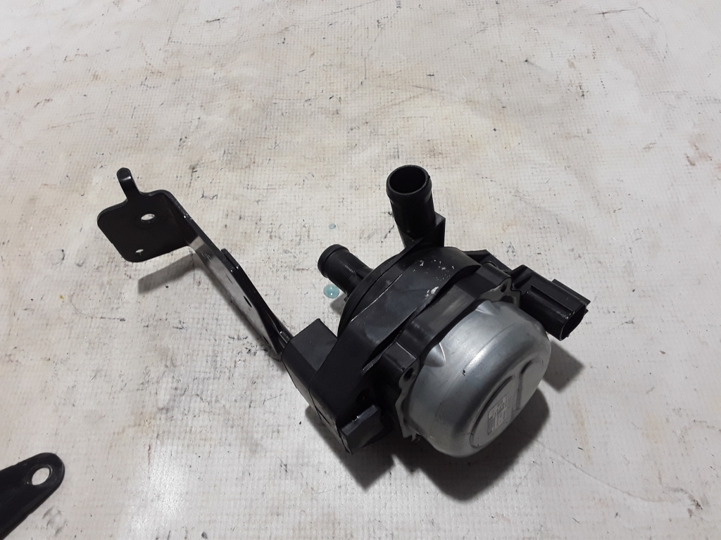 Used RENAULT Master Circulation pump 210109597R