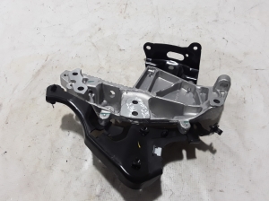  Engine holder 