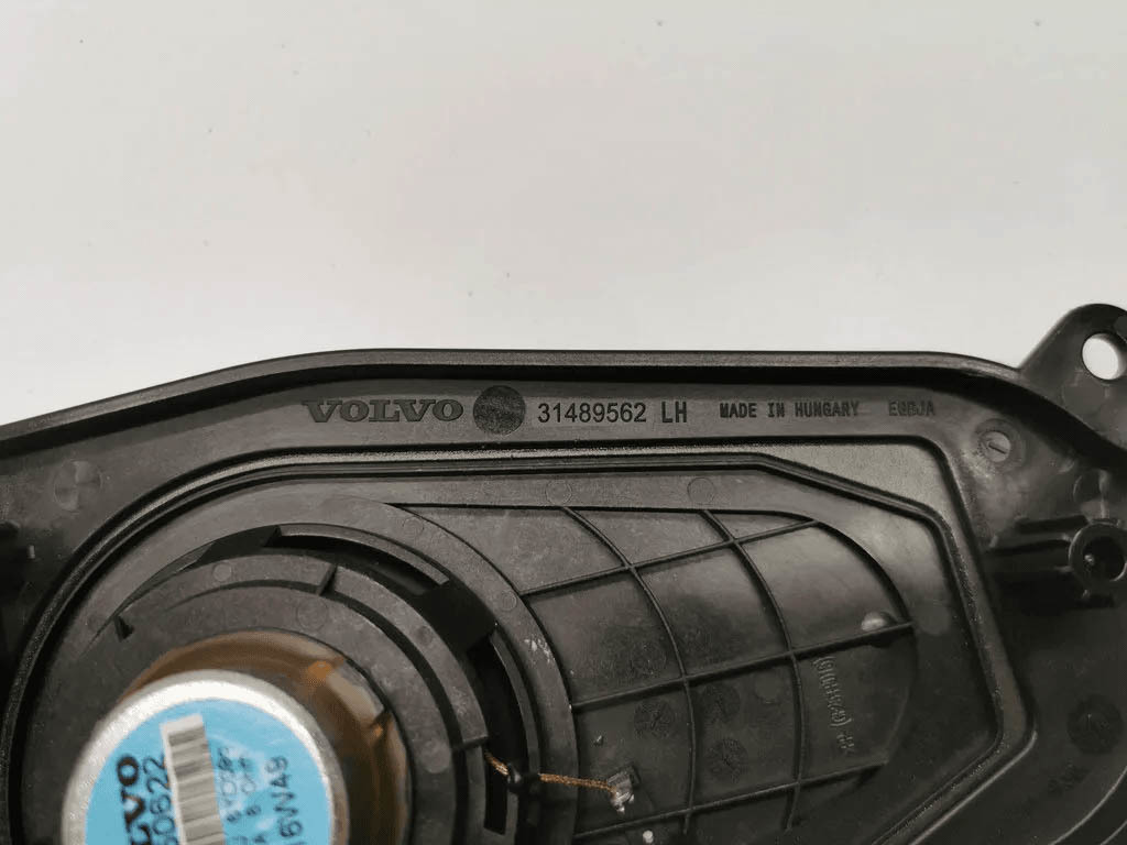 VOLVO V90 2 generation (2016-2024) Subwoofer din partea stângă sub scaun 31350622 21185729