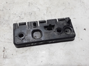  Exterior sill trim bracket 