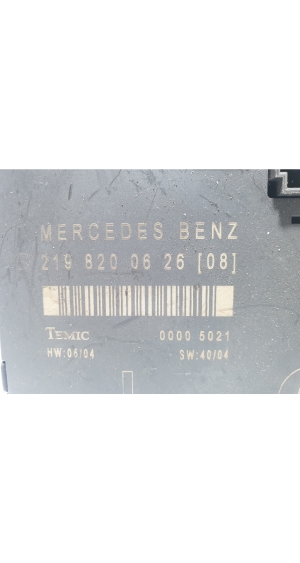 Mercedes Benz CLS-Class 219 (2004–2010) Boîtier de commande de porte avant 219 820 06 26 - 2