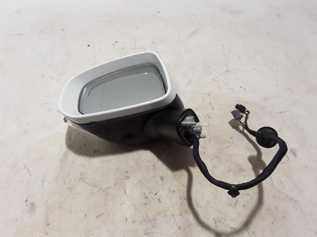 Used VOLVO XC90 Side mirror and its details 31385640