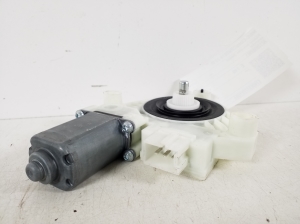 Mercedes Benz C-Class 205 (2014–2021) Front door window regulator motor A2139069901 - 2