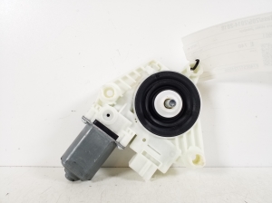 Mercedes Benz C-Class 205 (2014–2021) Front door window regulator motor A2139069901 - 3