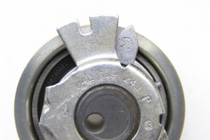  Engine chain tensioner 