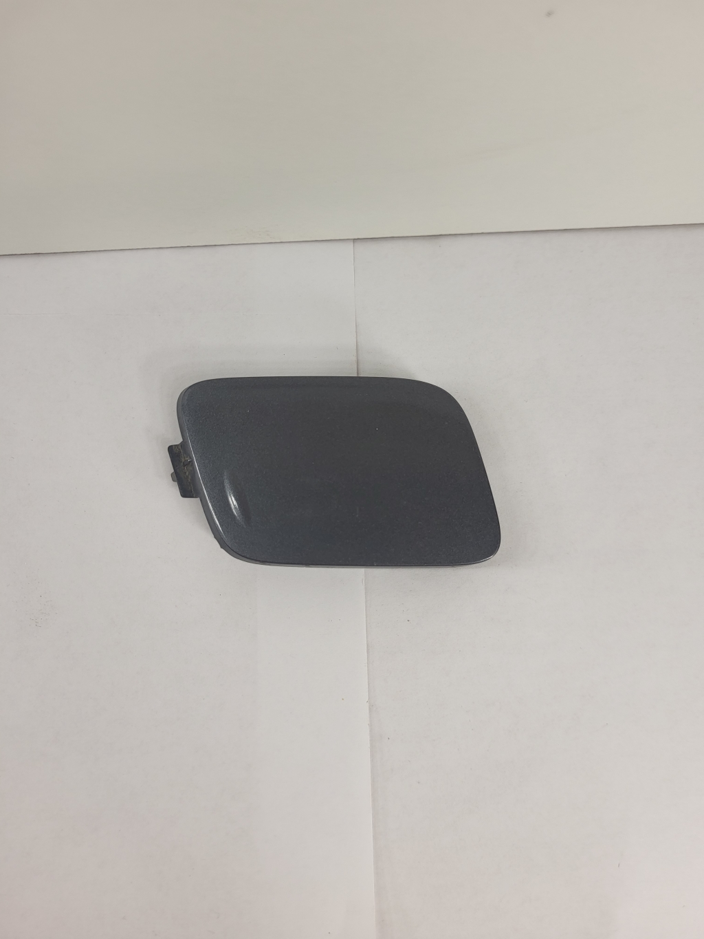 VOLVO V70 III (2007–2017) Front bumper tow hook cover 30678641 VOLVO V70 III (2007–2017) Front bumper tow hook cover 30678641