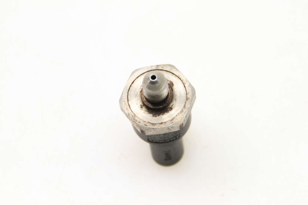 VOLKSWAGEN Passat B6 (2005-2010) Senzor conductă de combustibil 25095238