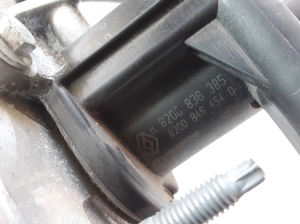  EGR valve 