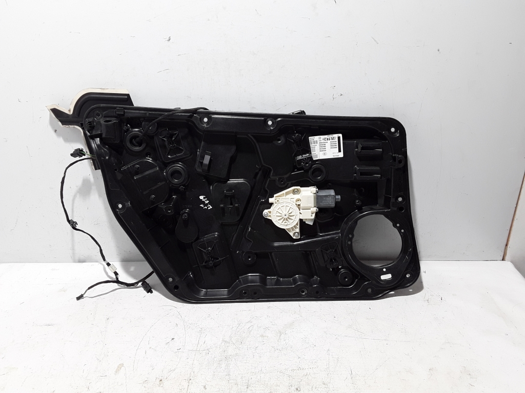 MERCEDES-BENZ GLA-Class X156 (2013-2020) Front Left Door Window Regulator A1767206500 21049184