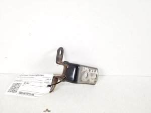 TOYOTA Urban Cruiser (2009–2017) Rear side door lower hinge 68780-52031 - 2