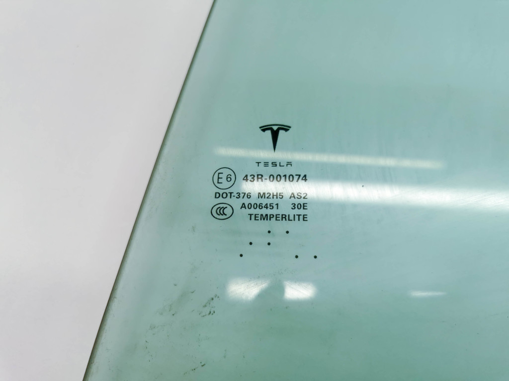 TESLA Model S 1 generation (2012-2024) Kairys šoninių durų stiklas 43R-001074 21185838