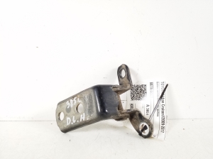 TOYOTA Urban Cruiser (2009–2017) Rear side door lower hinge 68770-52031 - 2
