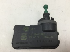 Volkswagen Golf IV (1997–2003) Scheinwerfer Stellmotor 1J0941295F - 2