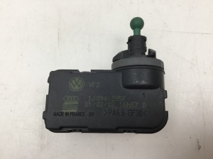 Volkswagen Golf IV (1997–2003) Scheinwerfer Stellmotor 1J0941295F - 2