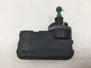 Volkswagen Golf IV (1997–2003) Scheinwerfer Stellmotor 1J0941295F