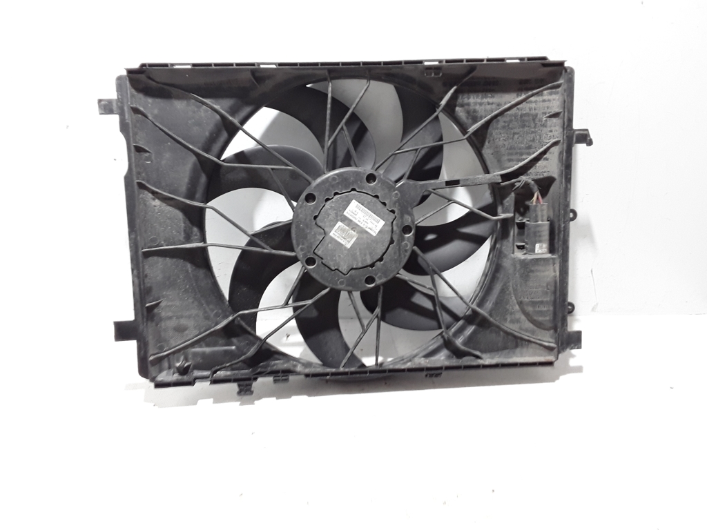 MERCEDES-BENZ GLA-Class X156 (2013-2020) Engine Cooling Fan Radiator A2049066802 21049115