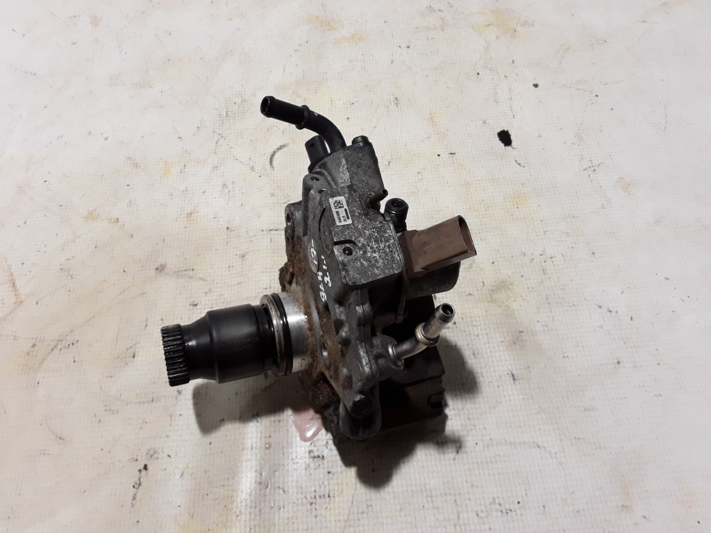 Used Mercedes Benz GLA-Class Fuel pump A6510702601