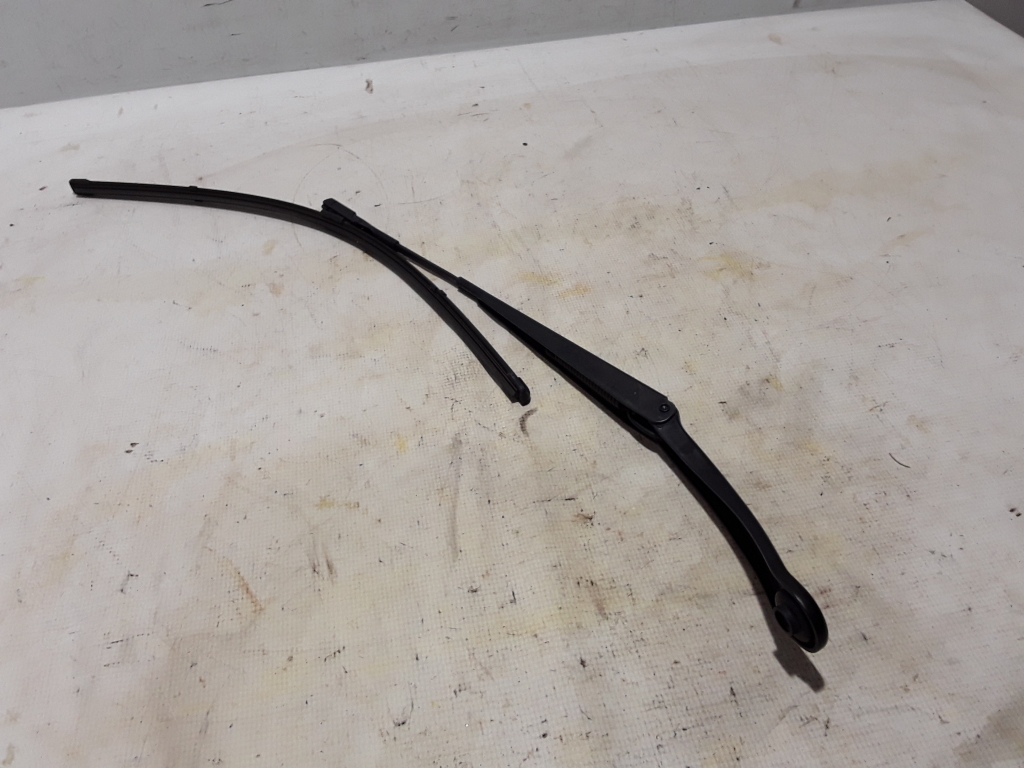 Used Mercedes Benz GLA-Class Windshield wiper blade A1768203600