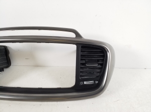 Kia Sorento (2014–2026) Dashboard air vent grilles 84740-C5100 - 4