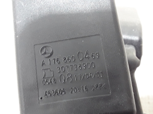 Mercedes Benz GLA-Class 156 (2013–2019) Aizmugurējā drošības jostas sprādze A1768600469 - 2