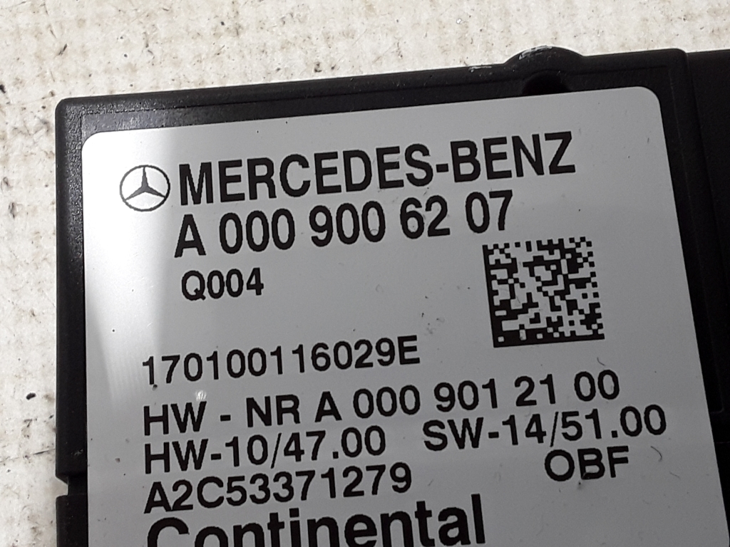 Used Mercedes Benz GLAClass Fuel pump control module A0009006207