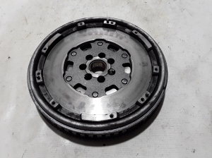  Clutch flywheel 