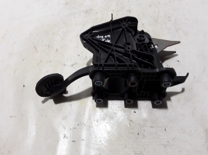RENAULT Laguna III (2007–2015) Piduripedaal 465010003R - 2
