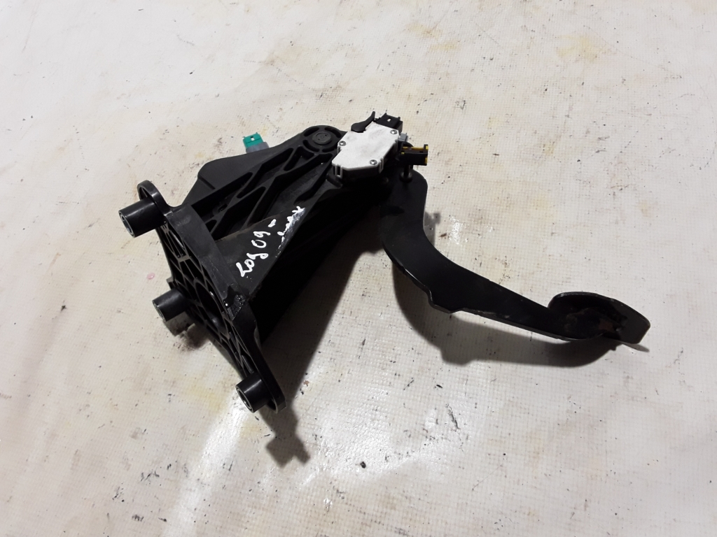 RENAULT Laguna 3 generation (2007-2015) Clutch Pedal 465030297R 21051427