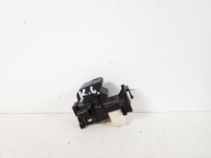 TOYOTA Urban Cruiser (2009–2017) Rear side door window switch 84810-52030 - 3