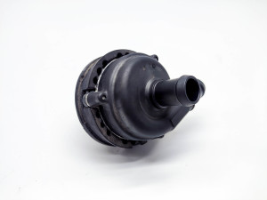 Zusatzwasserpumpe - J9D3-18D475-AA