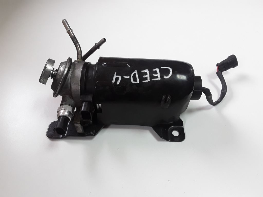 Used Kia ceed Fuel filter housing 1128