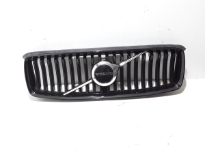  Front grille 