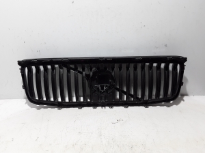  Front grille 