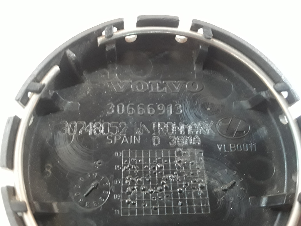 Used VOLVO XC60 Rim cover 30666913