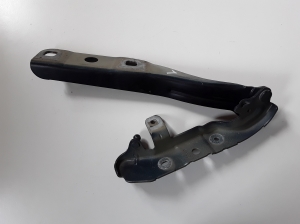 Citroen DS5 (2011–2019) Hood hinge 9686611580 - 3