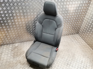 Polestar 2 II (2021–2026) Vordersitz und seine Teile