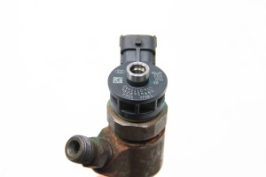  Fuel injector 