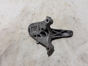  Engine holder 