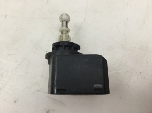 Volkswagen Golf V (2003–2009) Scheinwerfer Stellmotor 00883000 - 2