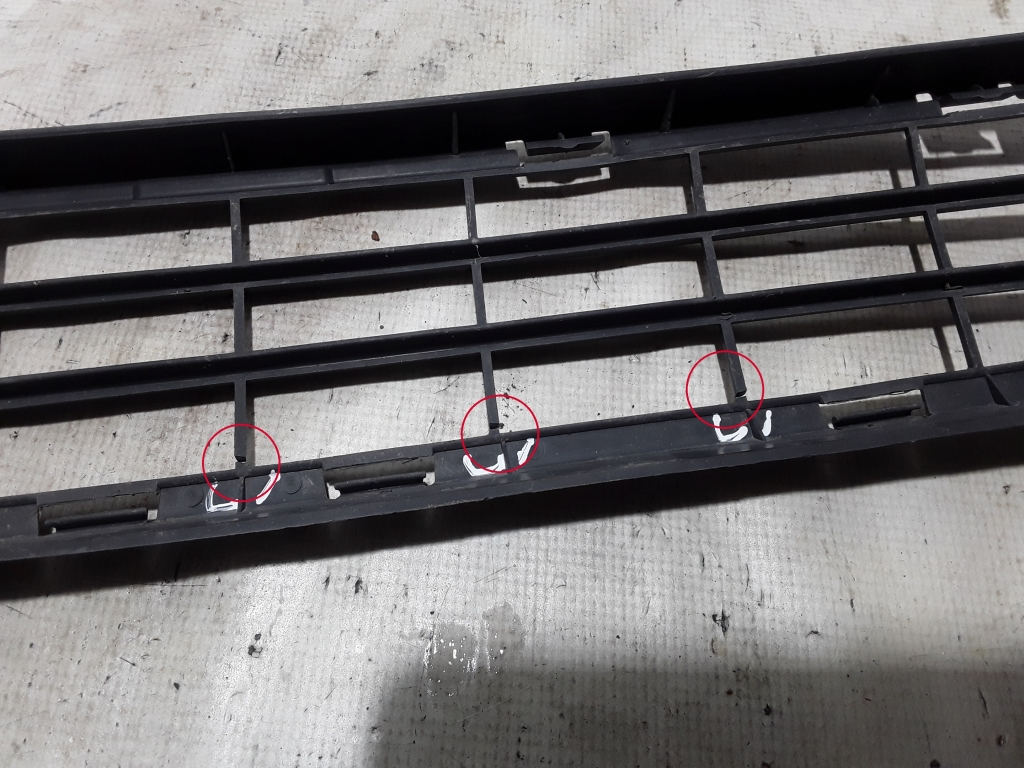 VOLVO V50 1 generation (2003-2012) Främre stötfångare Nedre Grill 30744911 21052762