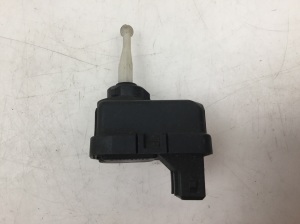 AUDI A4 B5 (1994–2001) Headlight leveling motor 4D0941295 - 2