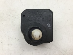 Headlight leveling motor - 4D0941295