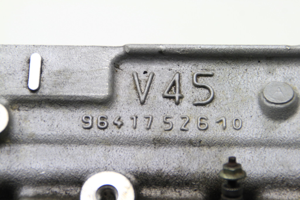 VOLVO V50 1 generation (2003-2012) Motorens cylinderhoved 9641752610 25194190