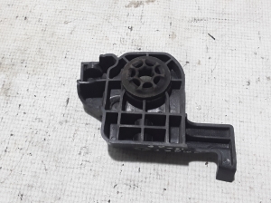   Cooling radiator bracket 