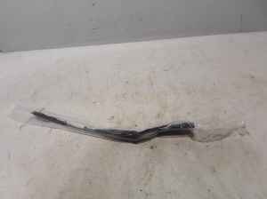  Windshield wiper blade 