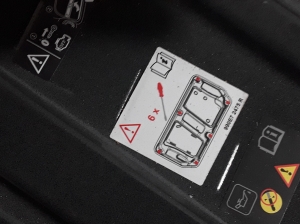  Partition between the cabin and the load compartment 